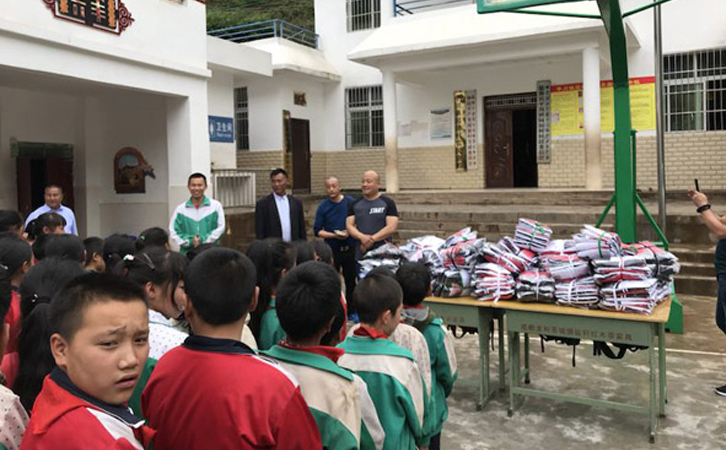 我公司领导赴大凉山园田小学慰问师生