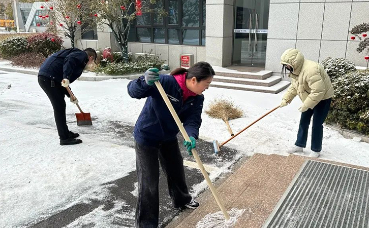 雪寒人心暖，3044永利开展应急除雪铲冰行动
